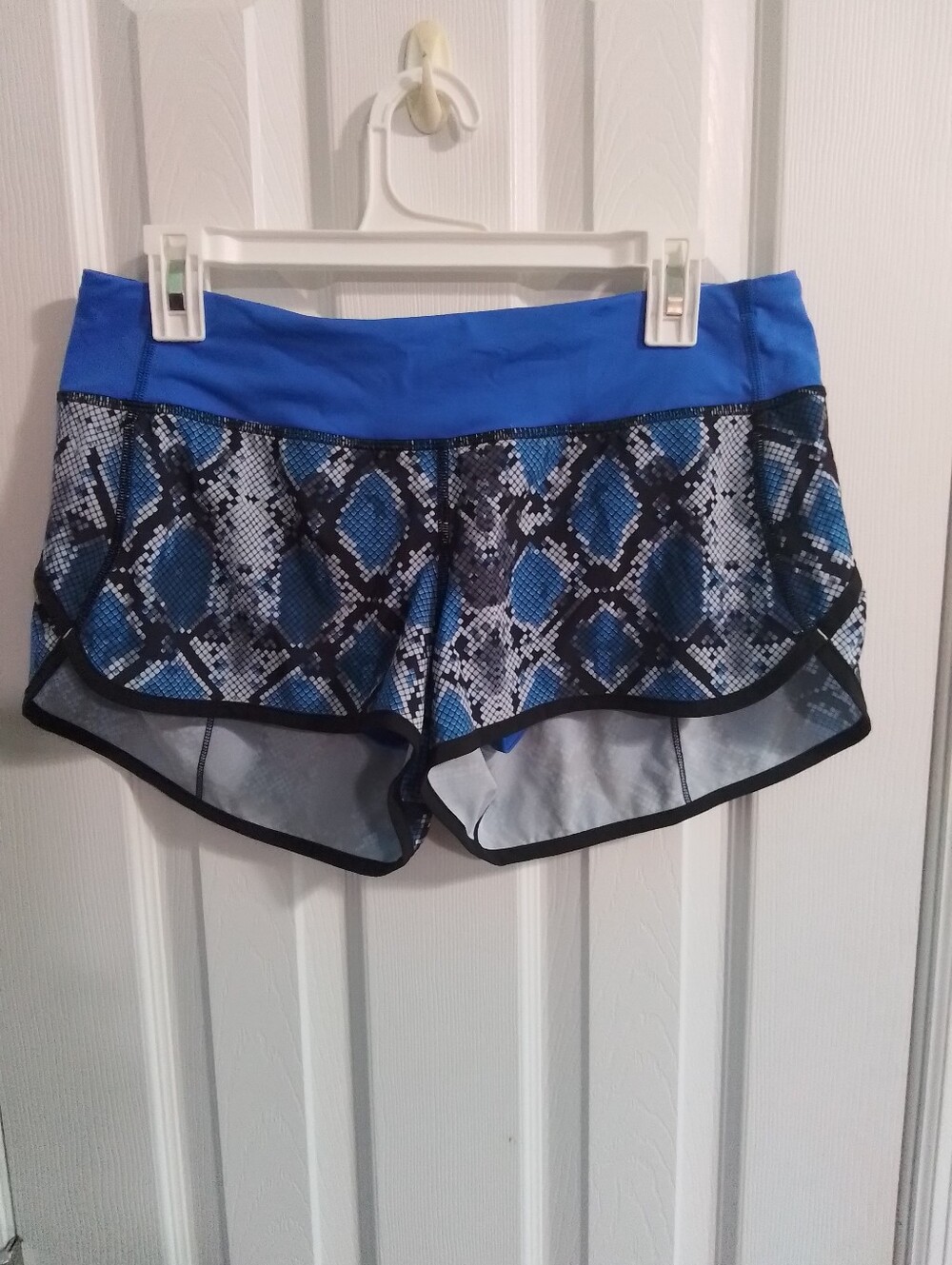 Lululekomn Speed Up Shorts Blue Snake-Print Active Shorts